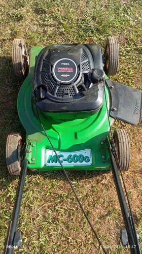 Máquina de cortar grama a gasolina trapp