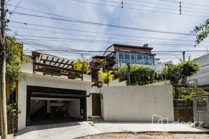 Imóvel na Teixeira de Carvalho com 3 dormitórios e 181m²