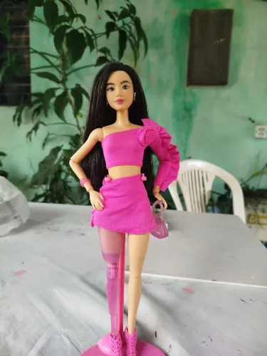 Barbie Deluxe Style perna protética 