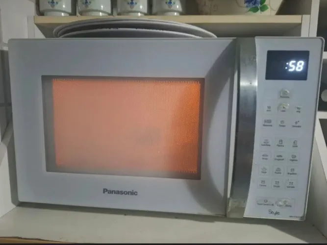Micro-ondas Panasonic Style 34L litros Branco com menu gourmet 220v
