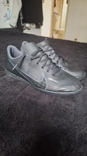 Chuteira Nike Mercurial Futsal Preta/Cinza - Seminova