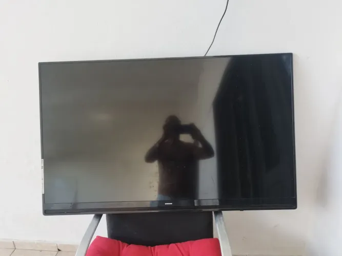 Tv Samsung elsmart 49 polegadas com defeito