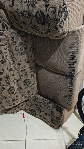 Sofá. Bom e barato. Só pra voçê