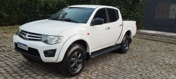 Mitsubishi L200 Triton HLS 2.4 Flex 16V CD Mec. 2015