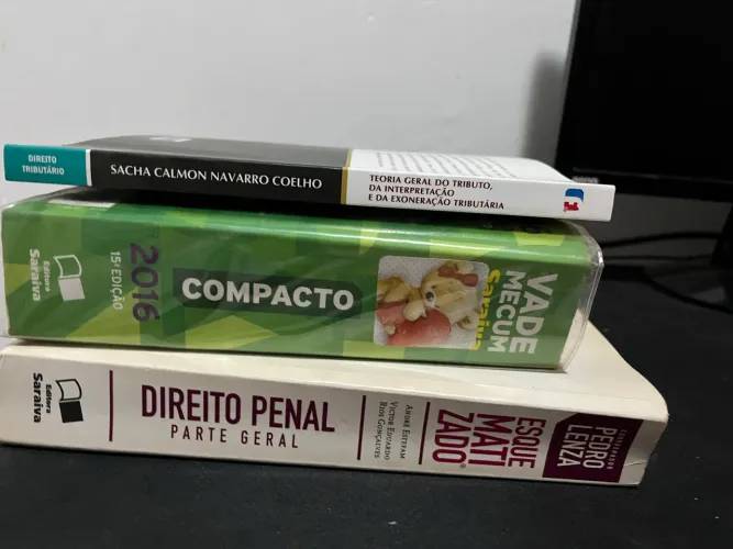 Kit Direito: 3 Livros de Leis para Faculdade e Concursos