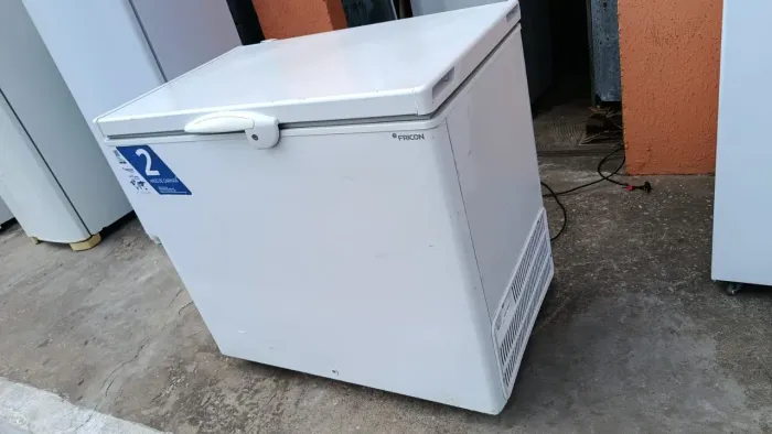 Vendo freezer fricon com garantia