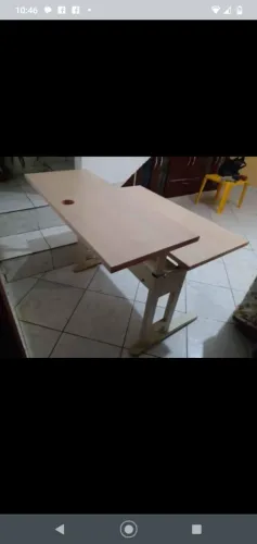 Mesa de escritório ajustável