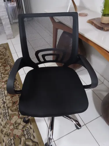 Cadeira de escritório secretária giratória com ajuste de altura e base cromada nova 
