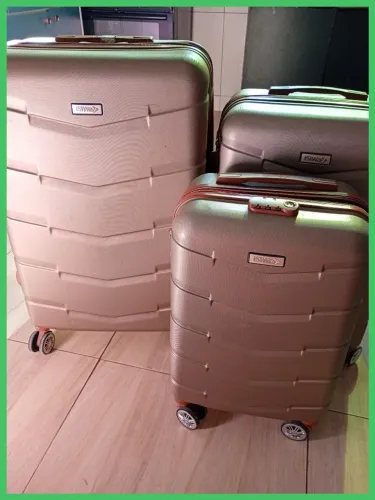 Vendo essas três malas semi-novas por 500