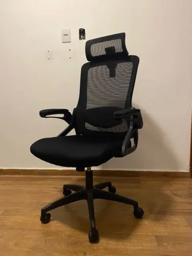 Cadeira de escritório com encosto de cabeça