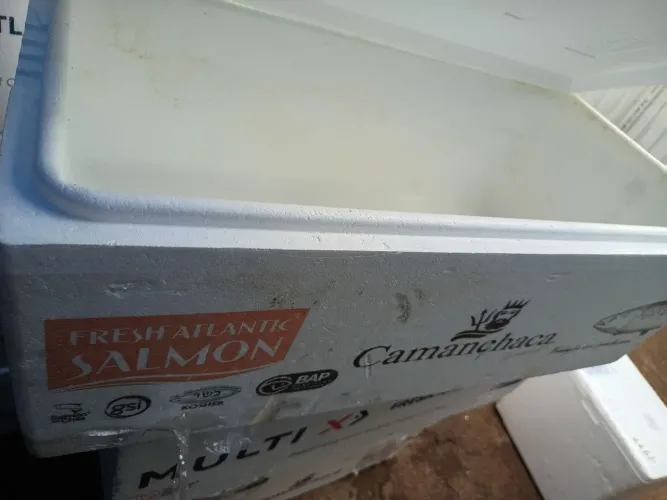 Vendo caixa de isopor