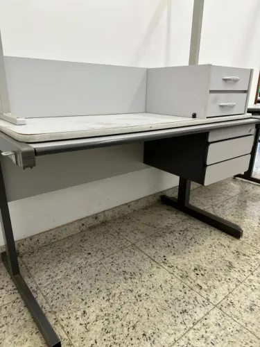 mesa de escritório usada, em ótimo estado