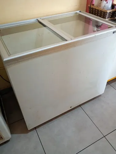 Vende Freezer Fricon 300 litros 