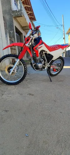 XR 200 de trilha