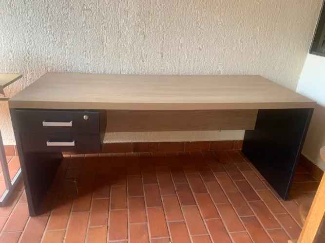 VENDO MESA SEM MUITO USO 