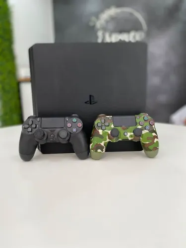 PS4 Slim 1TB- 2 Controles- Limpeza Feita