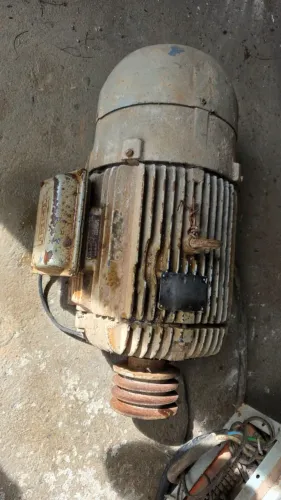 Motor 12,5CV + quadro de comando