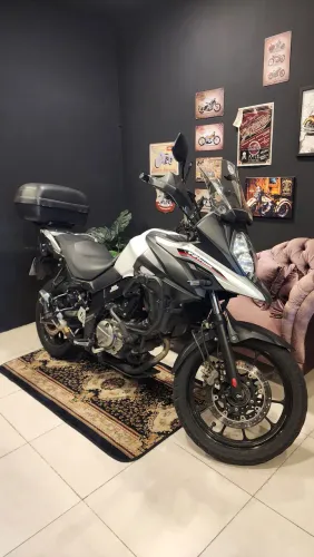 Suzuki V-Strom 650 - A MAIS COMPLETA! (Full LED + CarPlay)