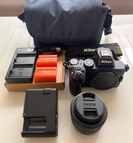 Kit câmera Nikon Z5 + 1 lentes e outros
