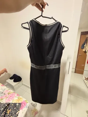Vestido Colcci Sport Preto - Detalhe Logomania e Elástico - Tamanho M