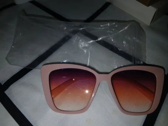Oculos vintagem cor rosa 30 reais