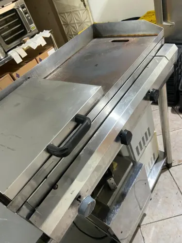 Chapa a gás para lanches 