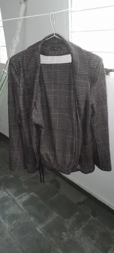 CONJUNTO DE BLAZER E CALÇA, MARCA EVERY & ROSE TAMANHO G/M, LINDÍSSIMO- TOPS/PANTA