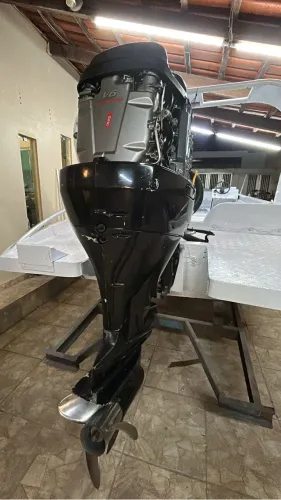 Motor de popa suzuki 225h
