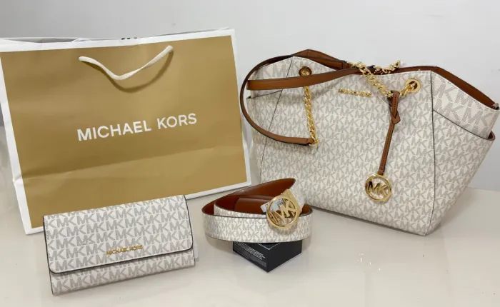 Kit Michael Kors com Bolsa, carteira e cinto!