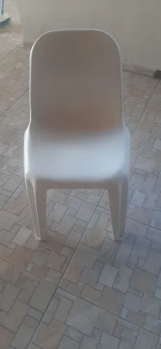 Cadeira plástica confortável