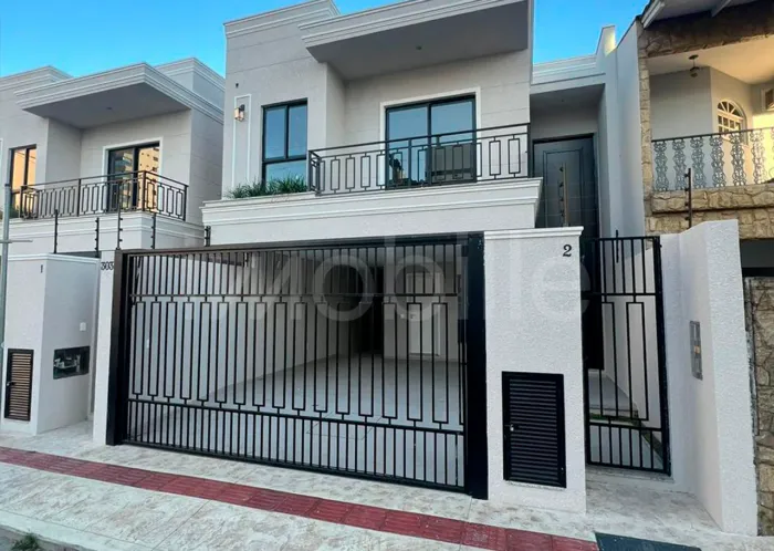 Sobrado no Residencial Grandjean em Itajaí