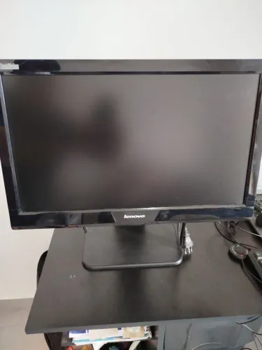 Monitor Lenovo Ajustável 19 pol