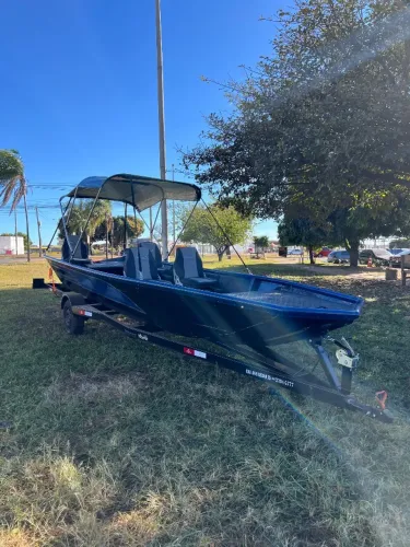 Canoa soldada direto da fábrica - ideal para pesca e lazer