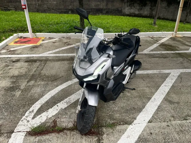 Honda ADV 150 2023 - Prata/Cinza - Apenas 19.000 km - IMPECÁVEL!