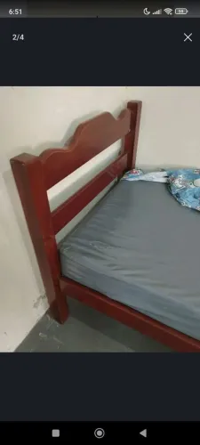 Cama madeira com colchão capa impermeável