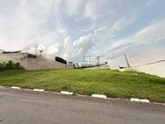 Terreno à venda em Valinhos, Condominio Residencial Villa Lombarda, com 1000 m²
