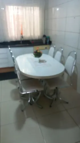 MESA EM FÓRMICA EXTENSÍVEL + 6 CADEIRAS GIRATÓRIAS