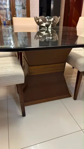 VENDO MESA DE JANTAR COM 4 CADEIRAS