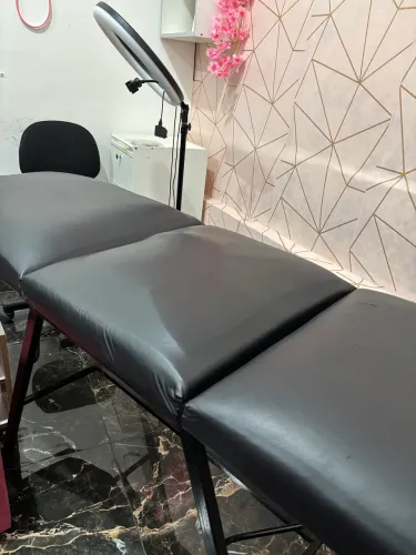 Maca de estética com cadeira