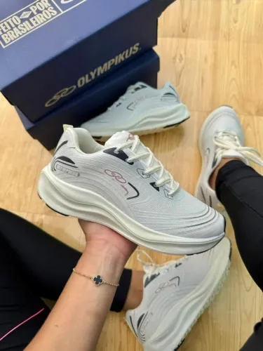 Tênis feminino esportivo super leve