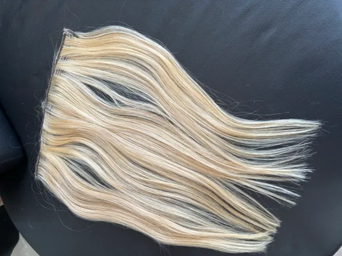 Faixa de mega hair loiro usada