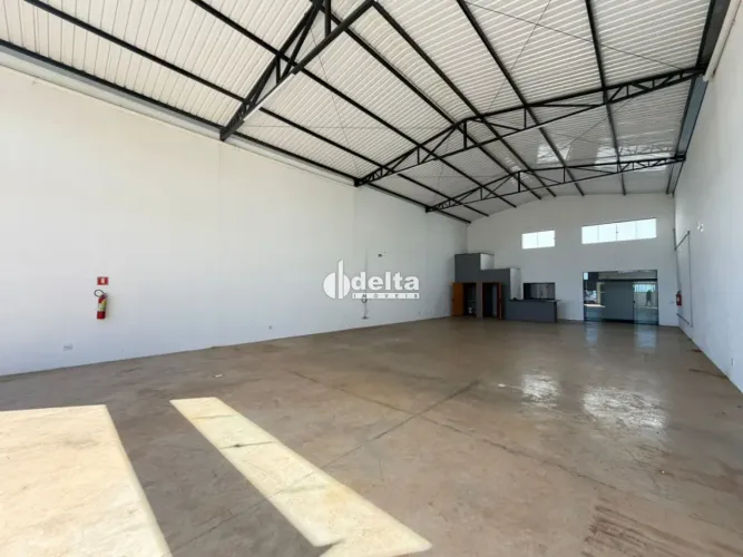 Galpão disponível para locação no bairro Portal do Vale em Uberlândia-MG
