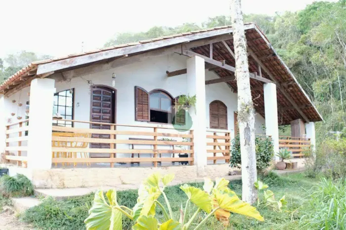 Chácara com 4 dormitórios à venda, 121000 m² por R$ 1.300.000,00 - Santa Luzia - Sapucaí-M