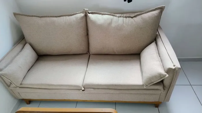 Sofá elegante em perfeito estado.