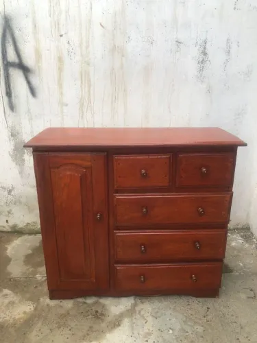 Cômoda de madeira angelim pedra semi nova pra vim buscar aqui em prazeres