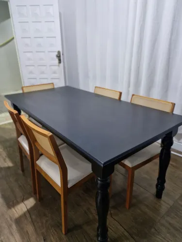 Mesa com 6 cadeiras