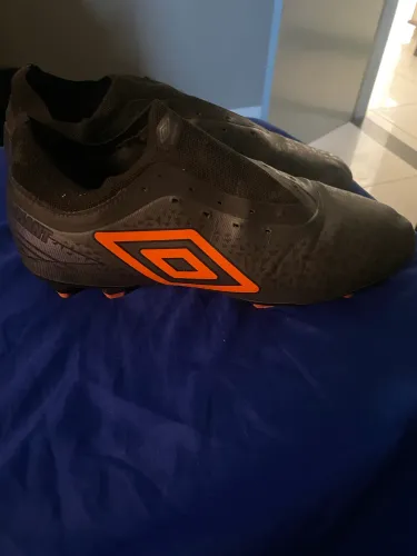 chuteira umbro adamant 