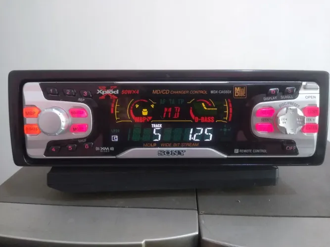 Oportunidade imperdível Auto rádio MD ( Mini Disc) MDX CA680 rádio freq. 88 á 108 MHz