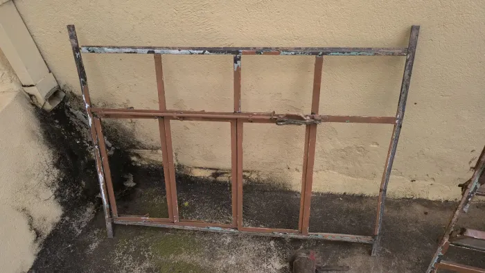GRADES E JANELAS DE FERRO