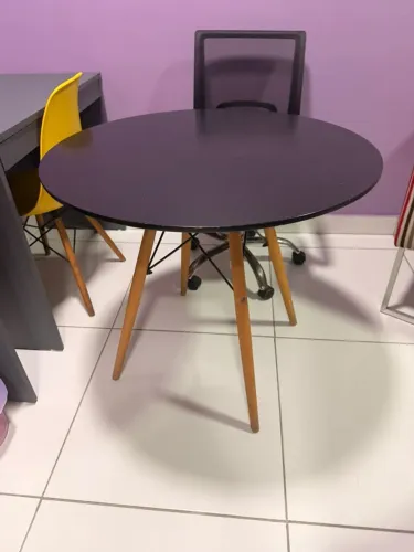 Mesa escritório ou sala com cadeira